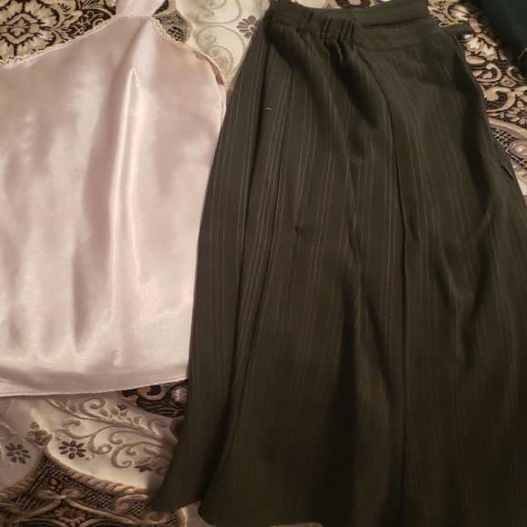 Suit - Picture 3 of 4